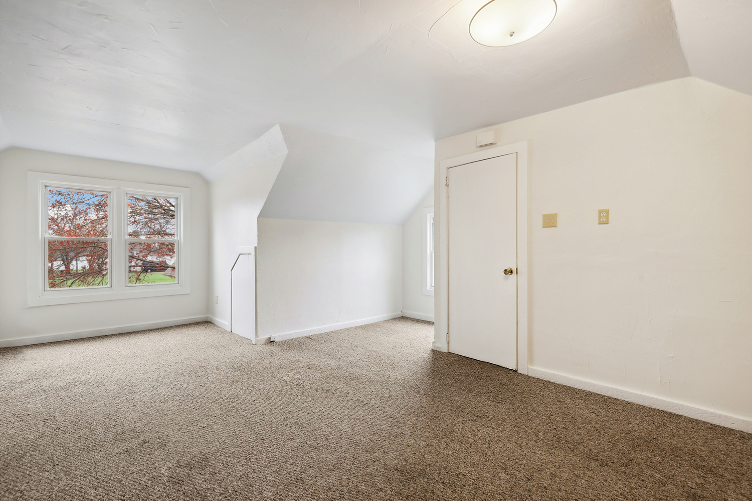1203 N Broadway Street Property Photo 10