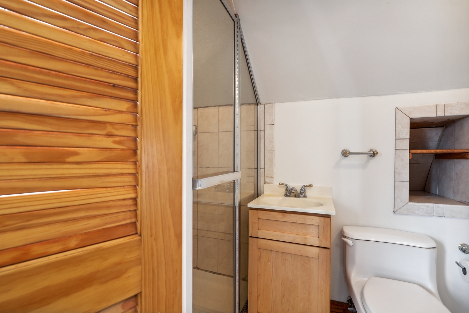 1203 N Broadway Street Property Photo 12