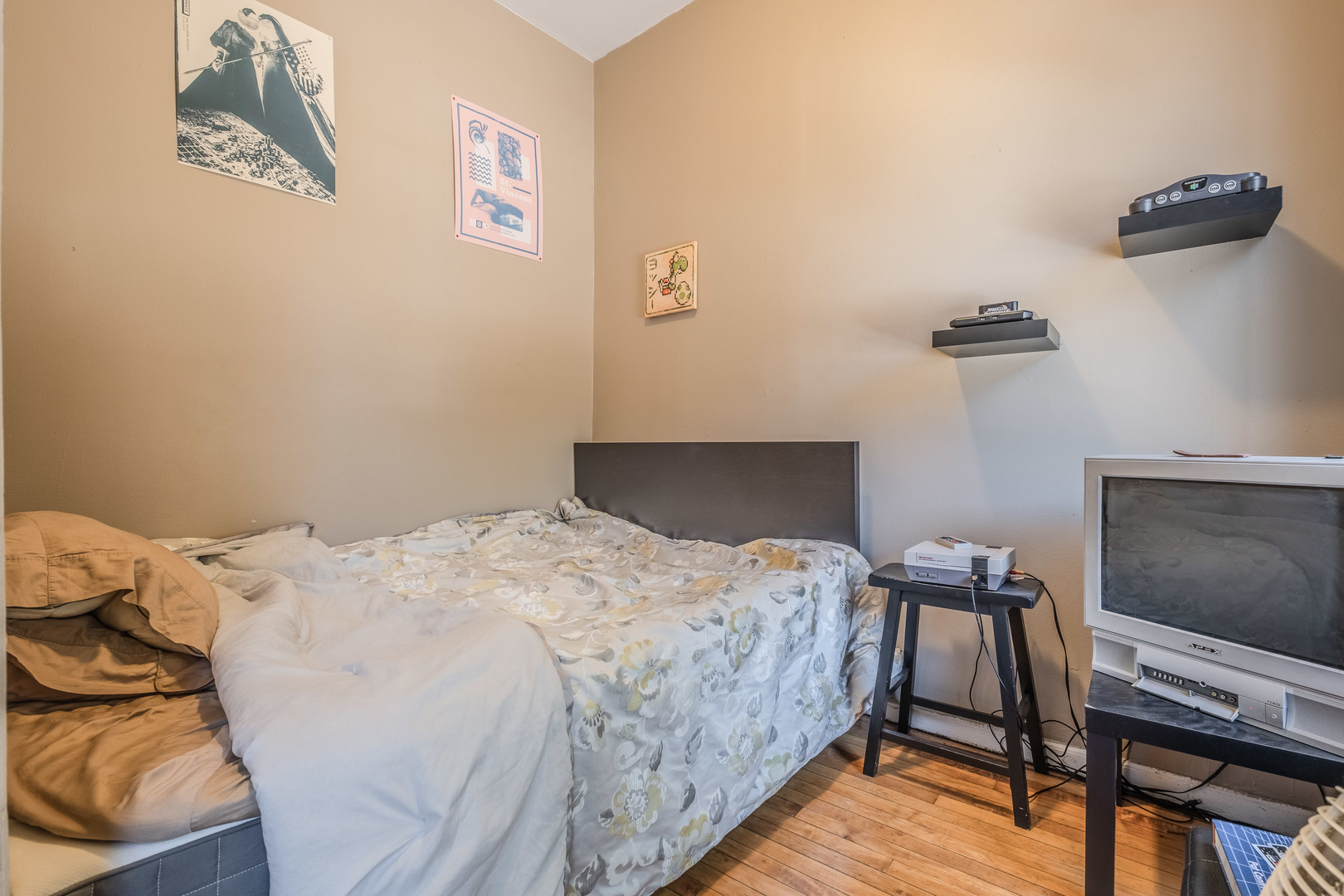 1534 N Western Avenue Property Photo 4