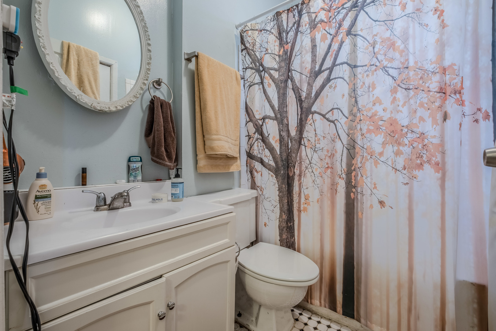 1534 N Western Avenue Property Photo 6