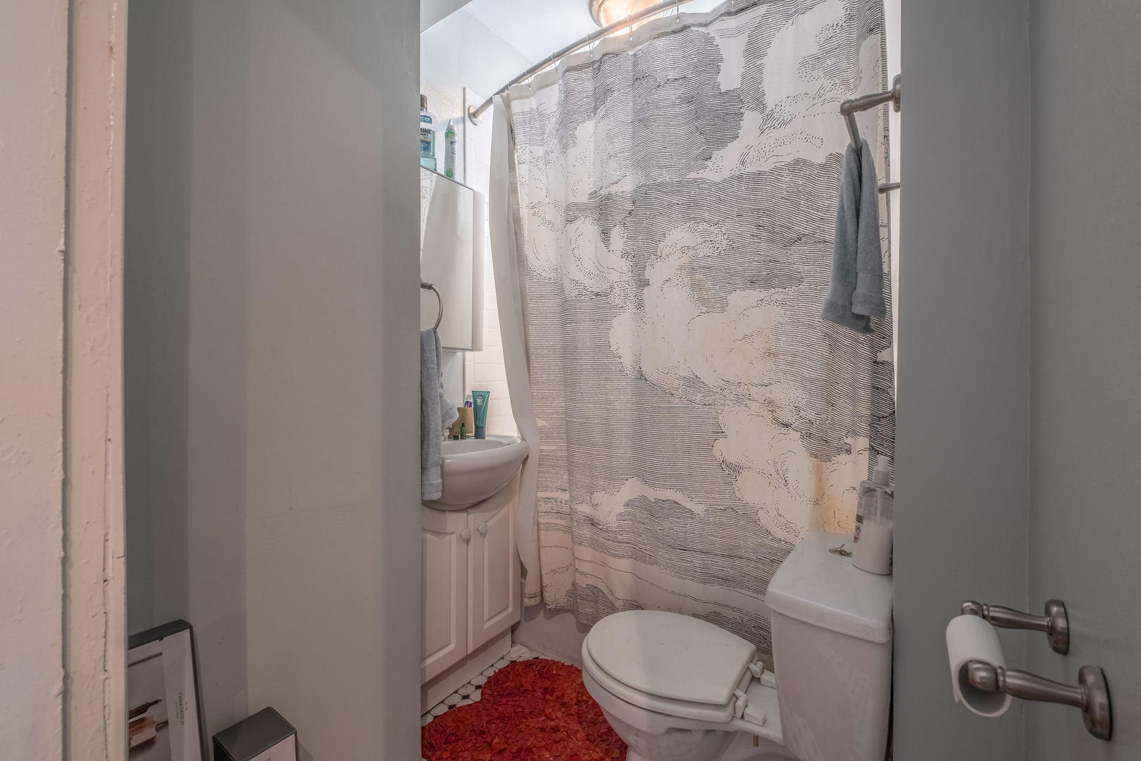 1534 N Western Avenue Property Photo 9