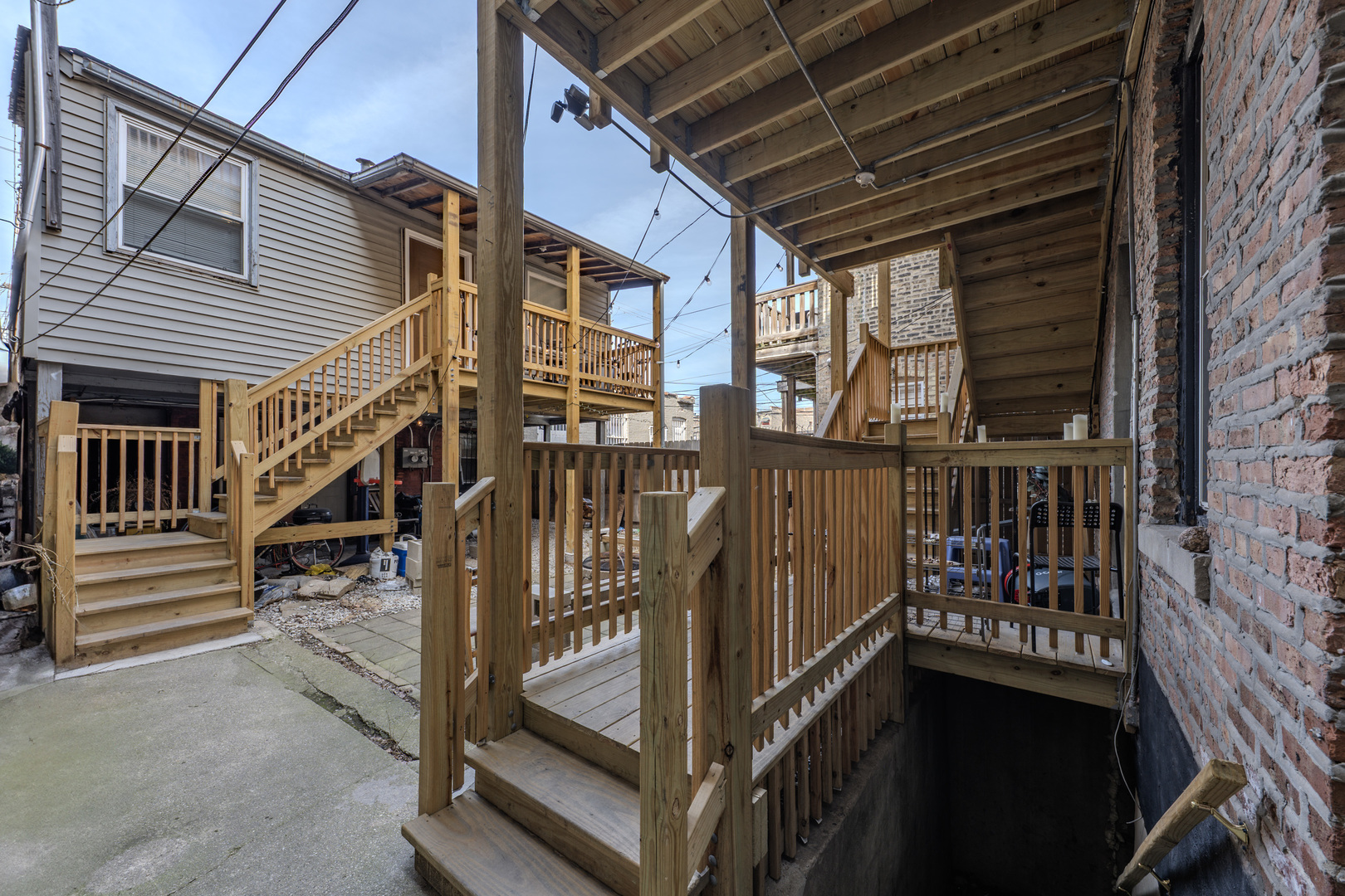 1534 N Western Avenue Property Photo 14