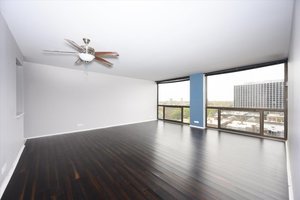 4343 N Clarendon Avenue 1113 Property Photo 2