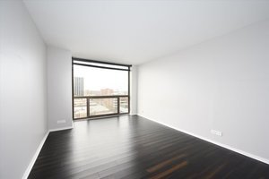 4343 N Clarendon Avenue 1113 Property Photo 5