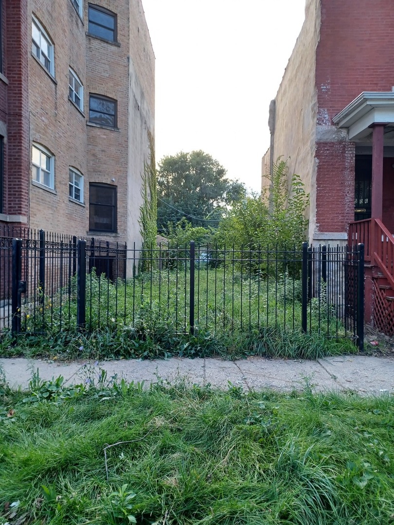 6508 S Woodlawn Avenue Property Photo 1