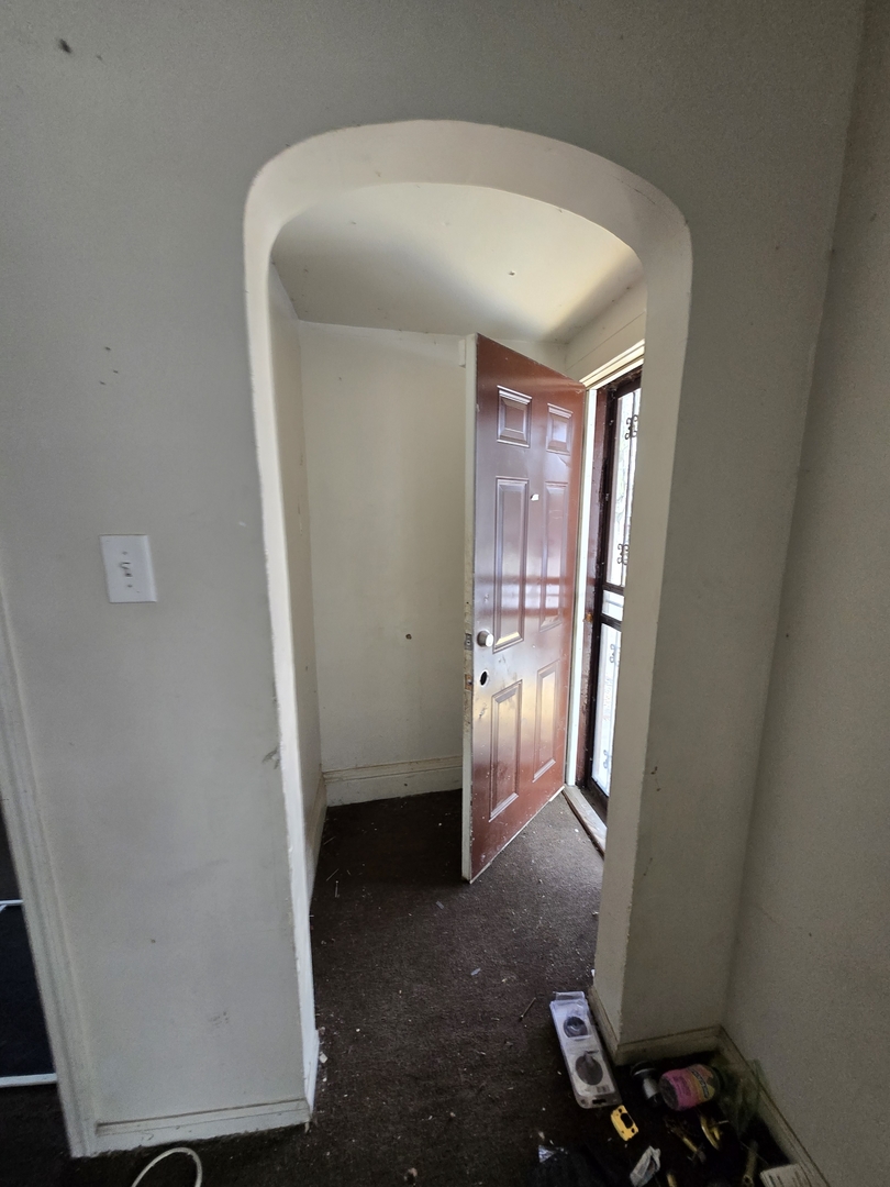 10616 S Lafayette Avenue Property Photo 3