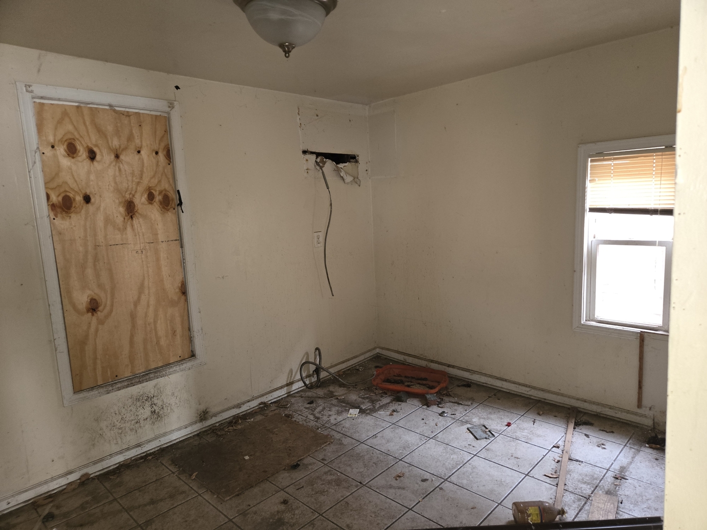 10616 S Lafayette Avenue Property Photo 5