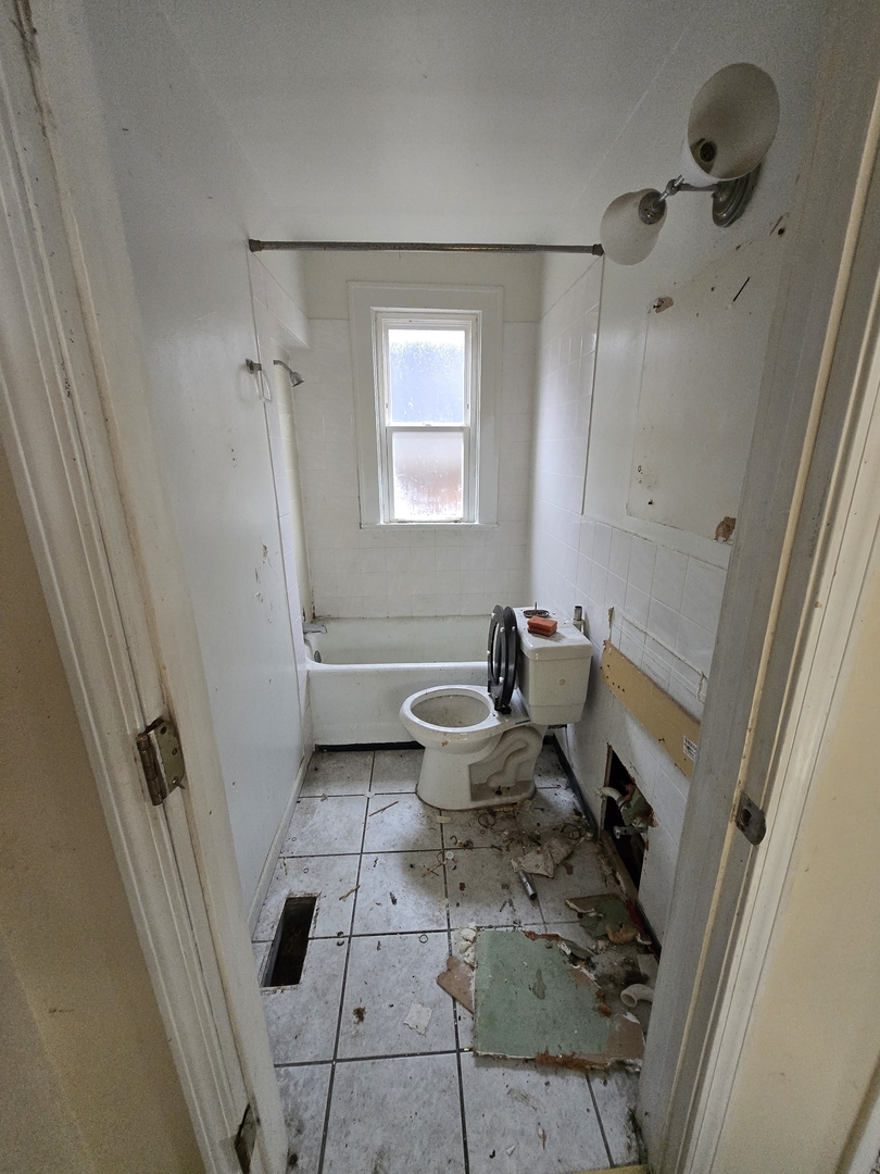 10616 S Lafayette Avenue Property Photo 6