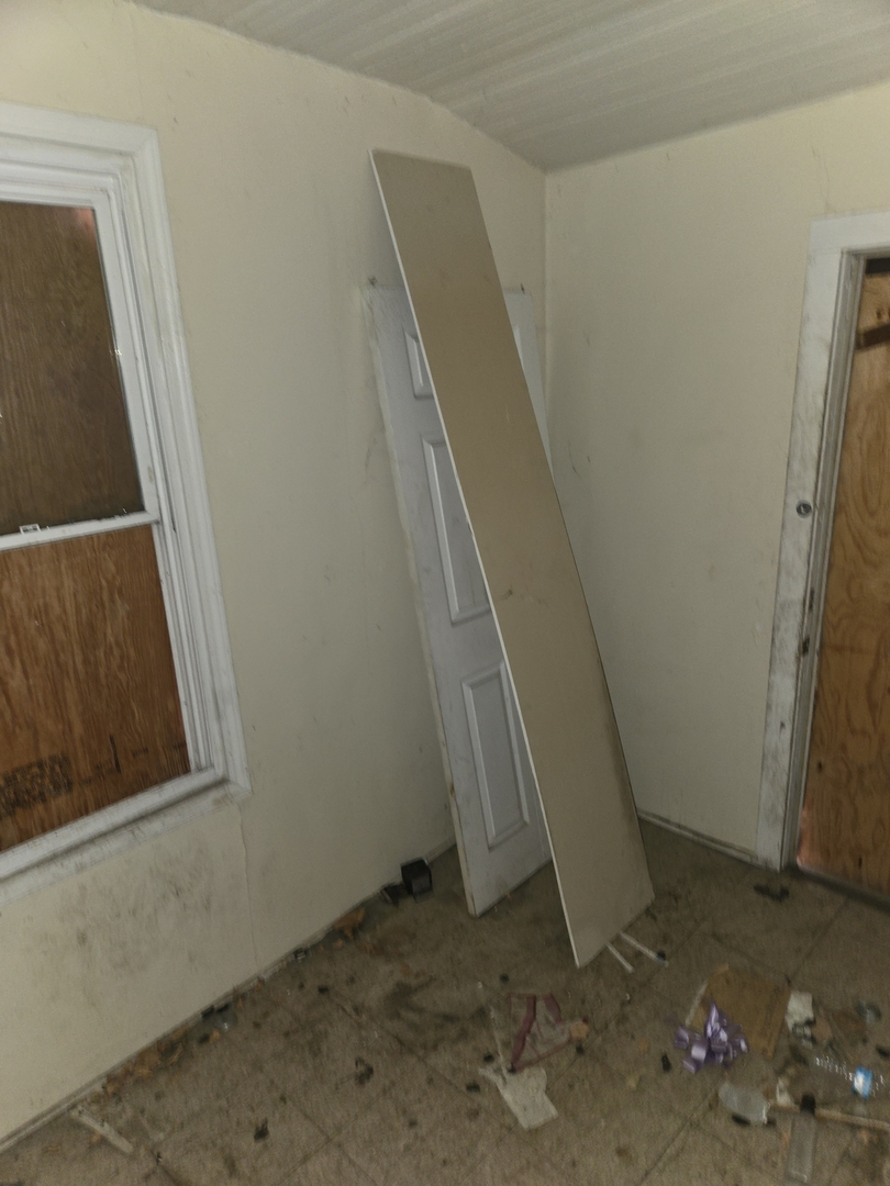 10616 S Lafayette Avenue Property Photo 11