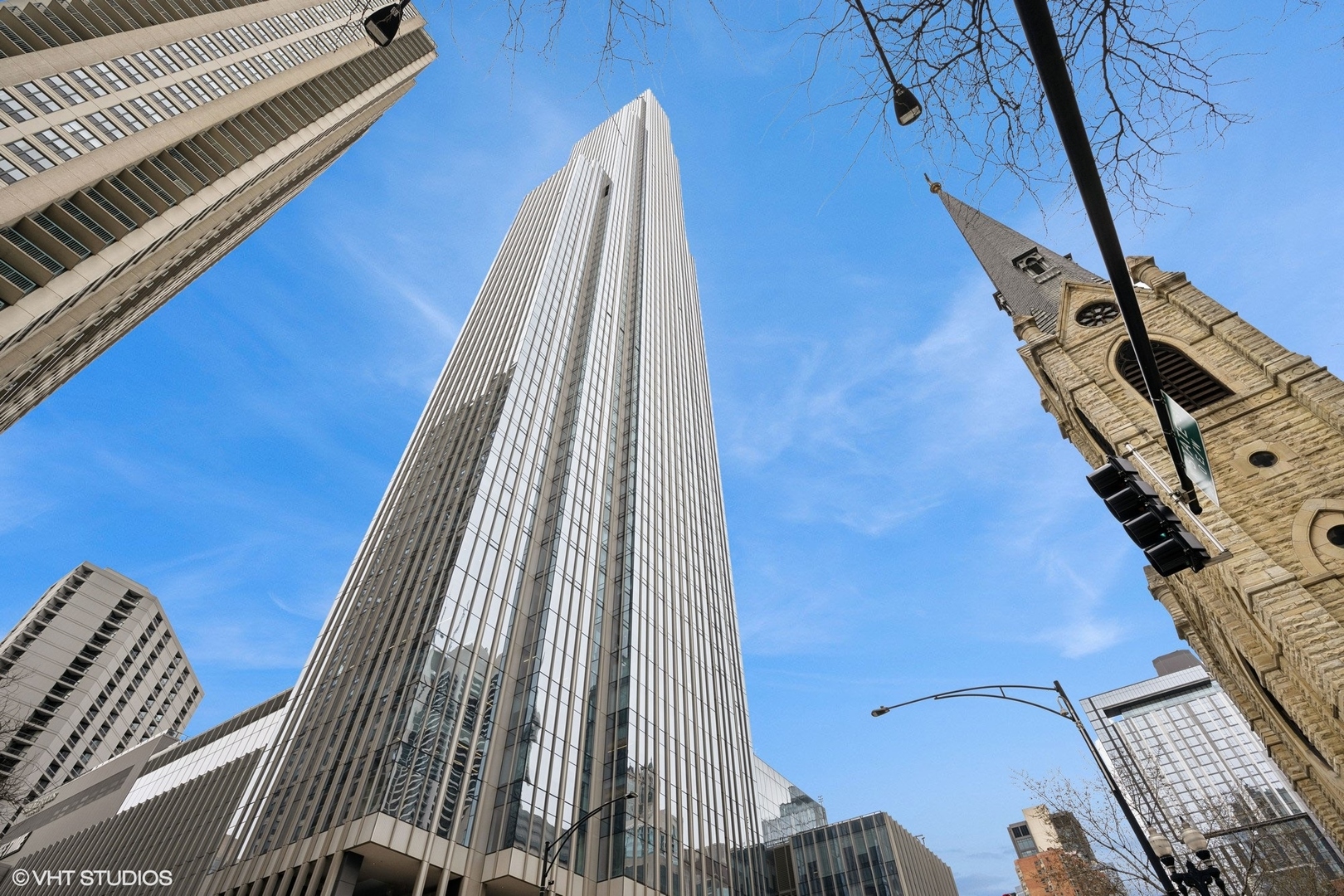 14 W Superior Street 4403 Property Photo 1