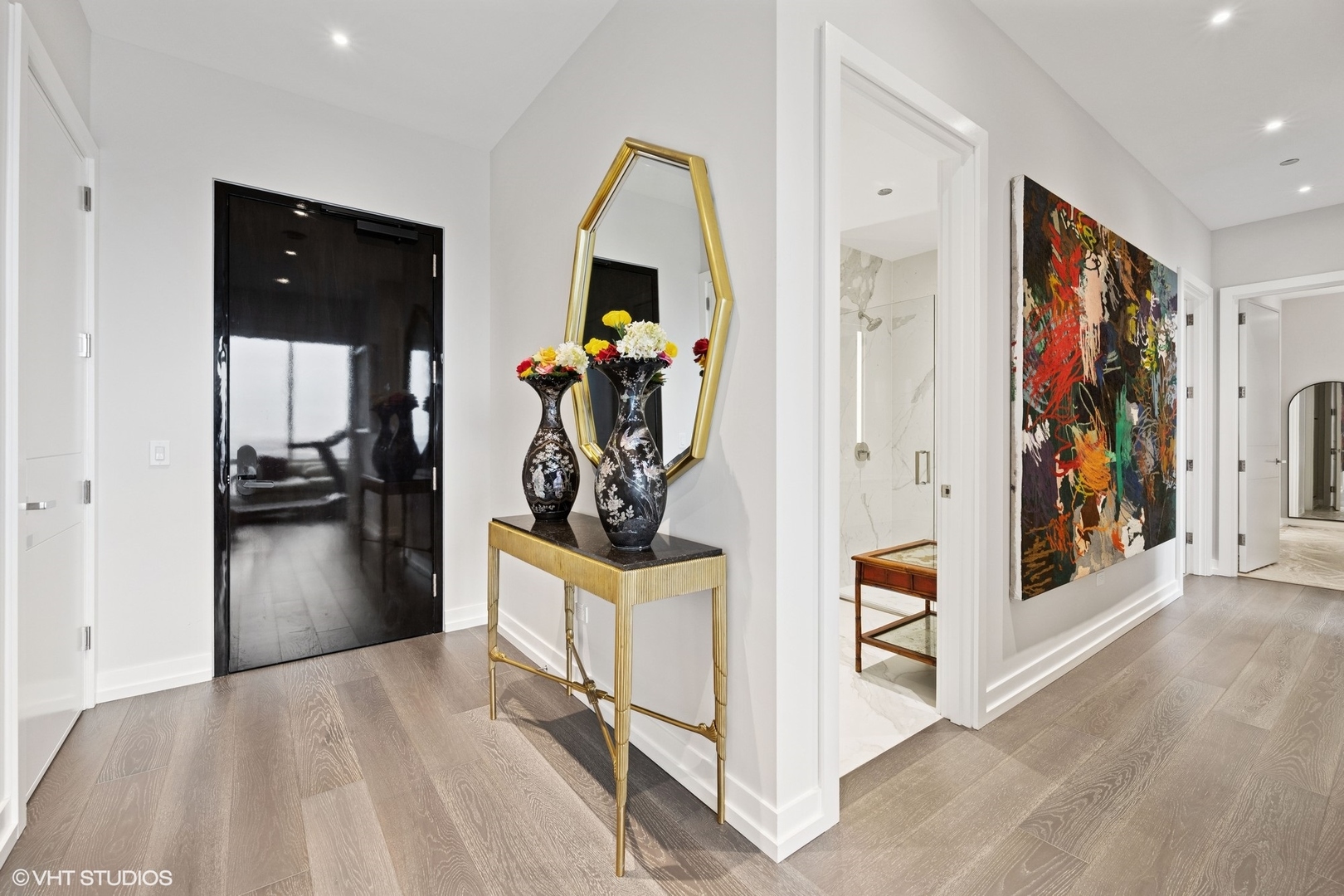 14 W Superior Street 4403 Property Photo 2