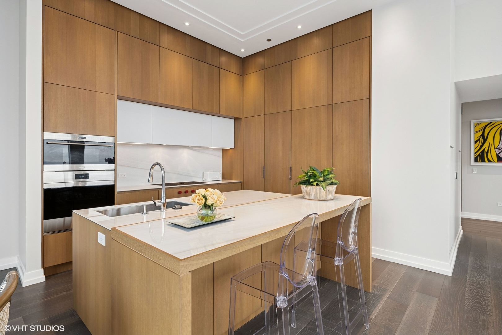 14 W Superior Street 4403 Property Photo 6