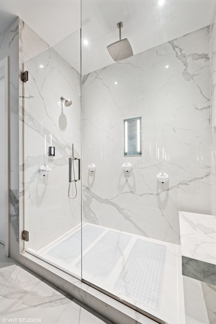 14 W Superior Street 4403 Property Photo 13