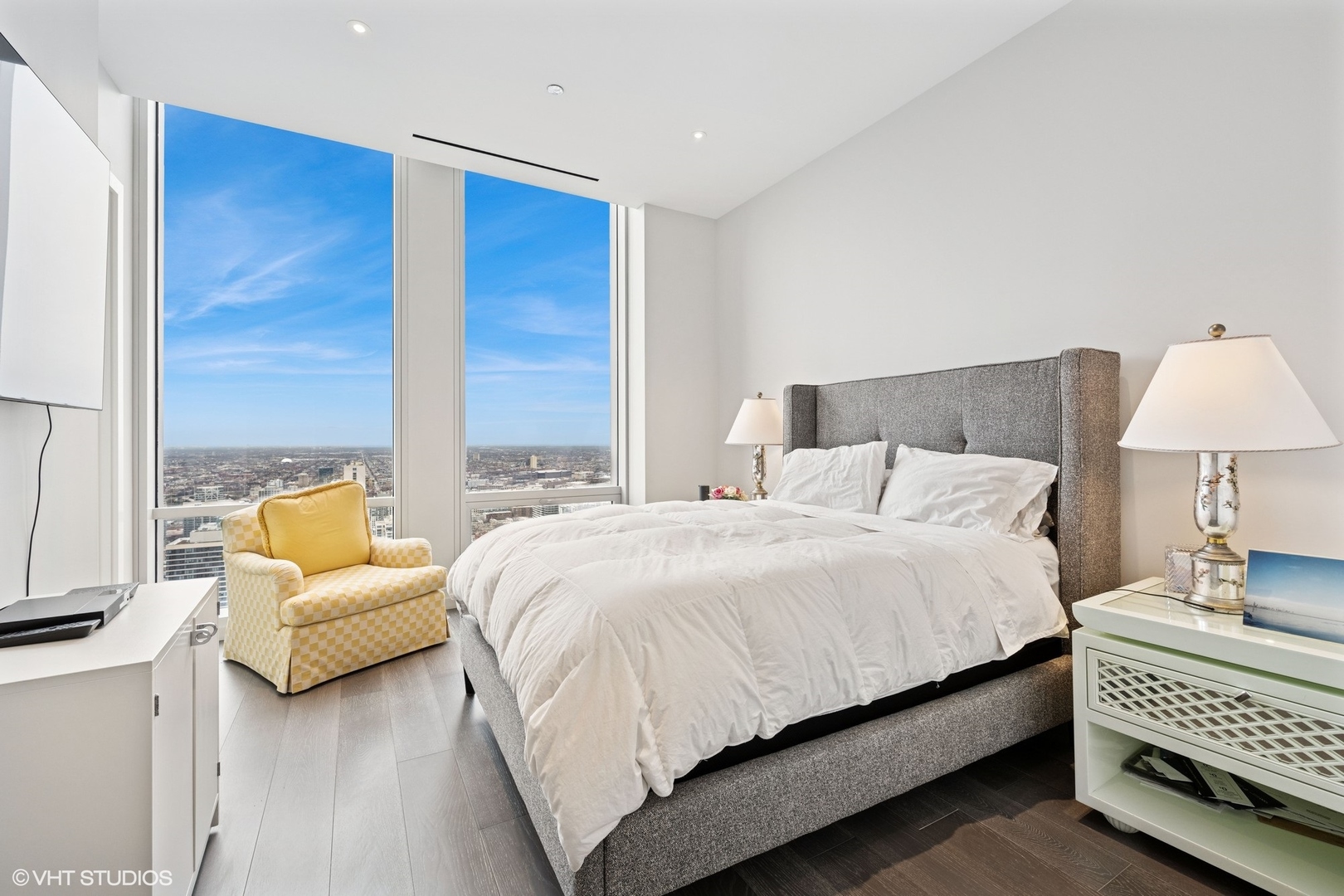 14 W Superior Street 4403 Property Photo 14