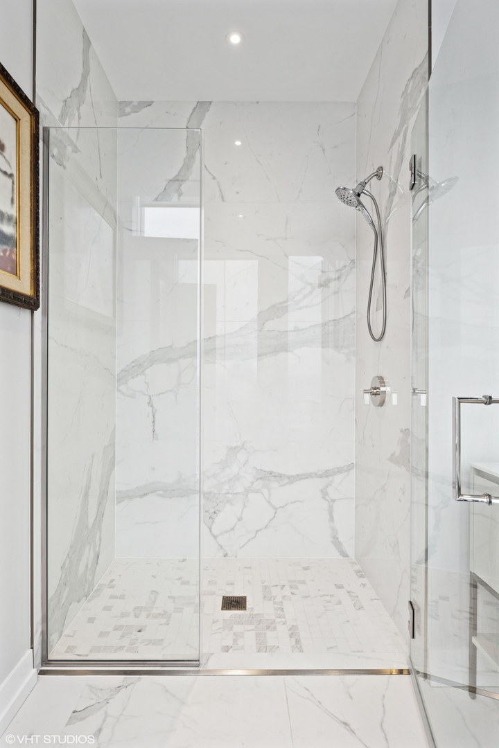 14 W Superior Street 4403 Property Photo 17