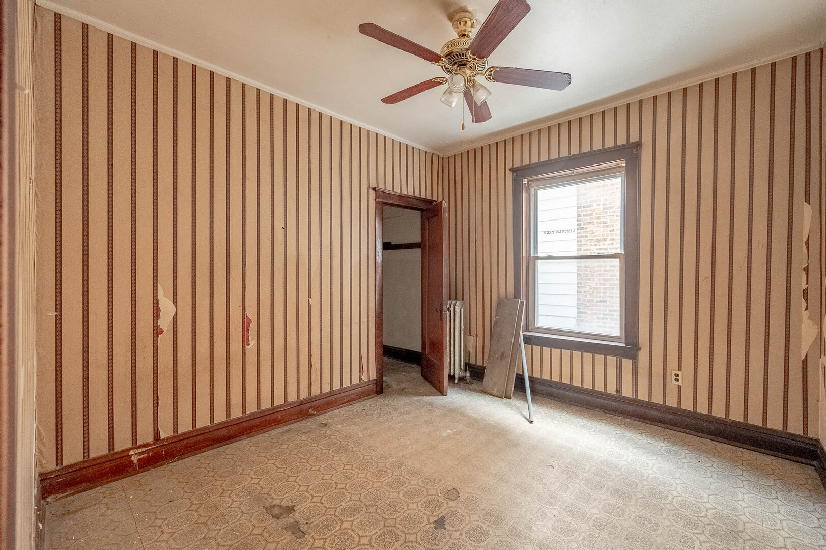 8005 S Peoria Street Property Photo 10