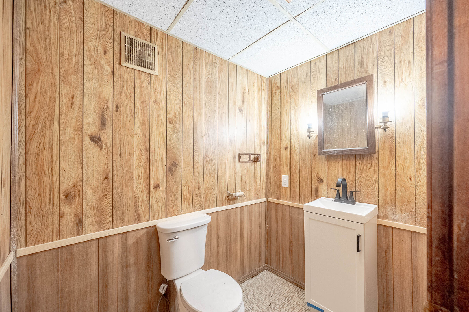 8005 S Peoria Street Property Photo 12