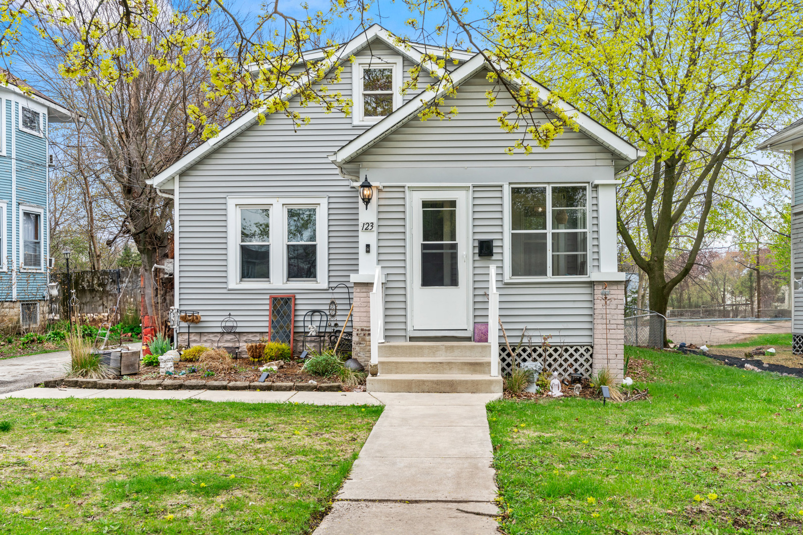 123 W York Avenue Property Photo