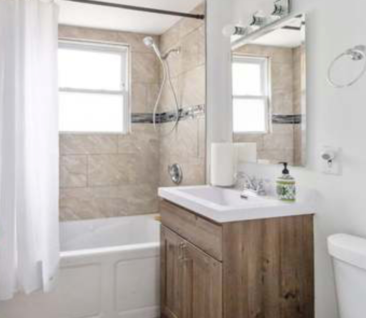 14425 University Avenue Property Photo 4