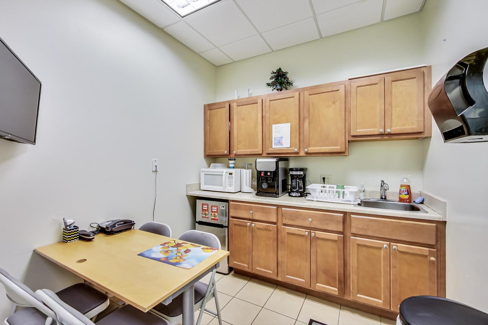 5544 W Belmont Avenue Property Photo 8
