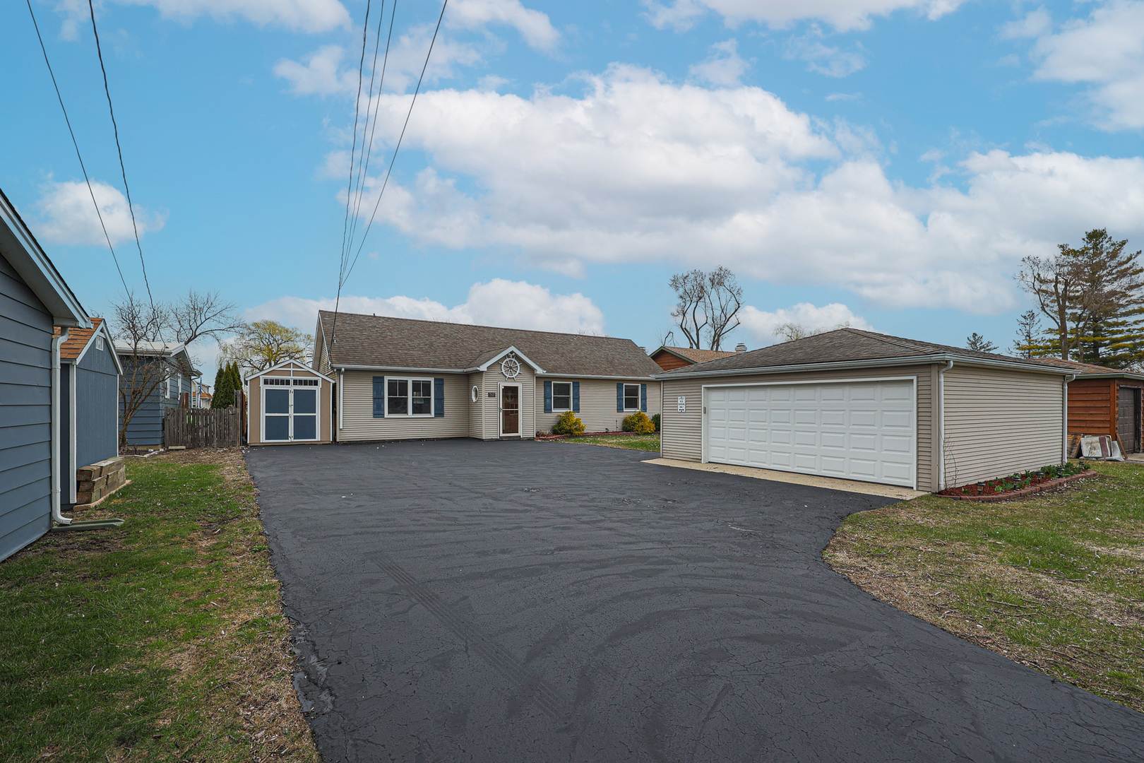 707 Kingston Boulevard Property Photo 3