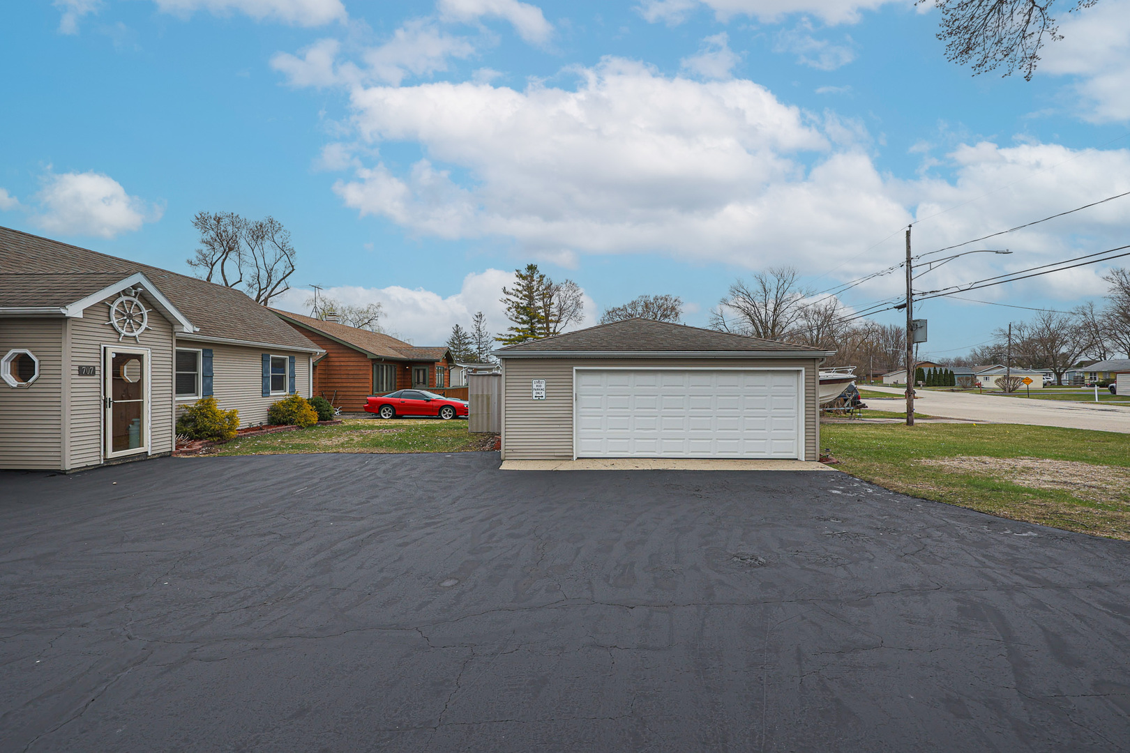 707 Kingston Boulevard Property Photo 4