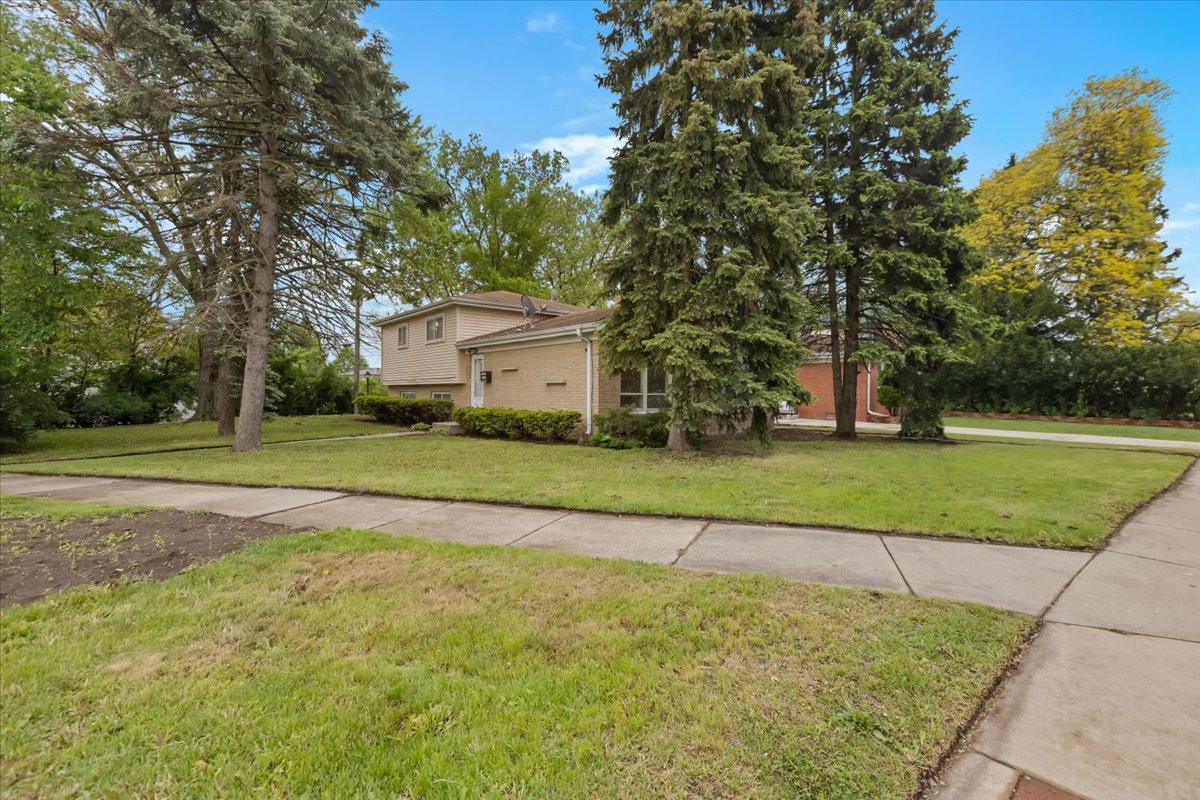 5323 Lee Street Property Photo 1
