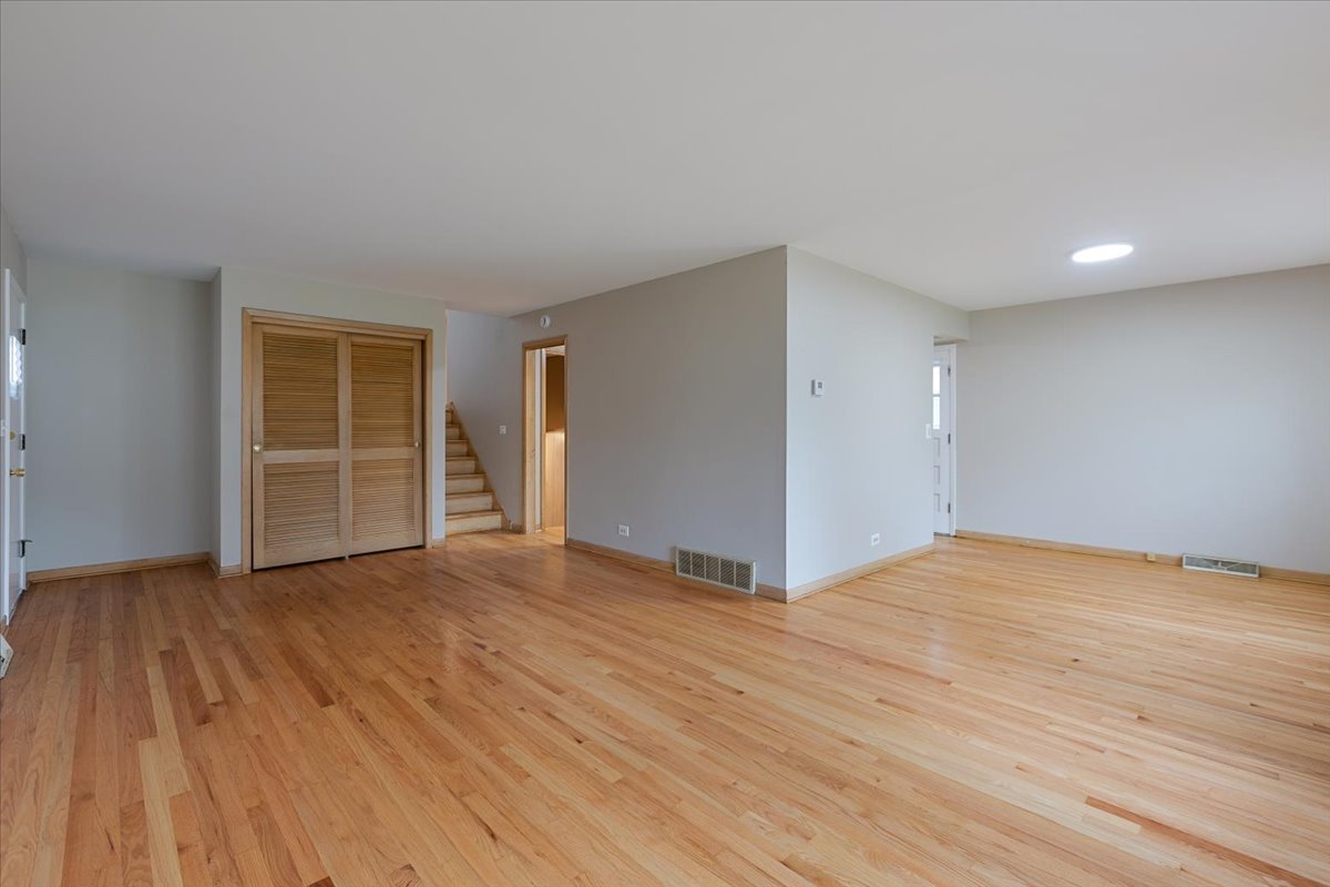 5323 Lee Street Property Photo 4