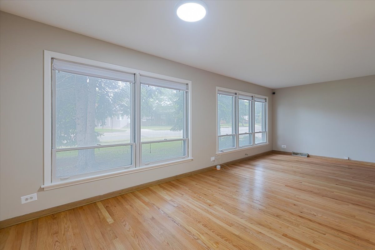 5323 Lee Street Property Photo 5