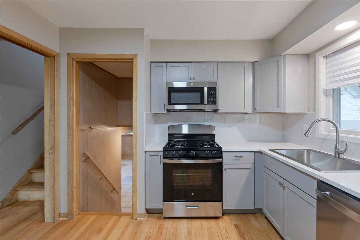 5323 Lee Street Property Photo 9