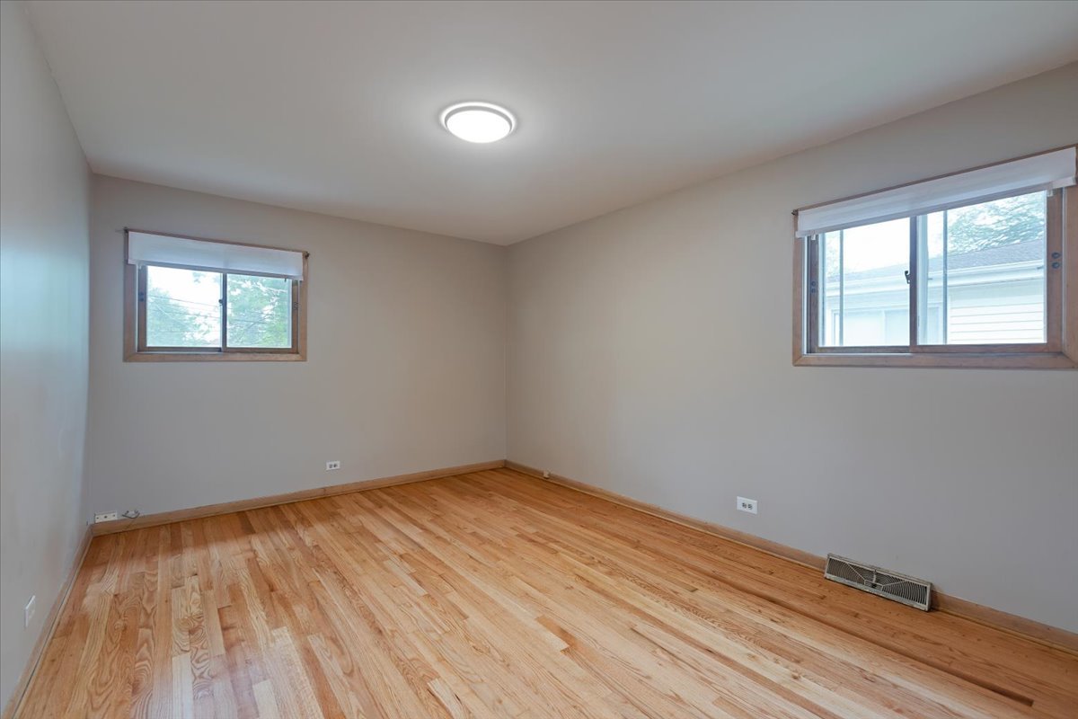 5323 Lee Street Property Photo 12