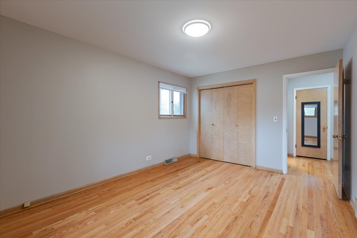 5323 Lee Street Property Photo 13