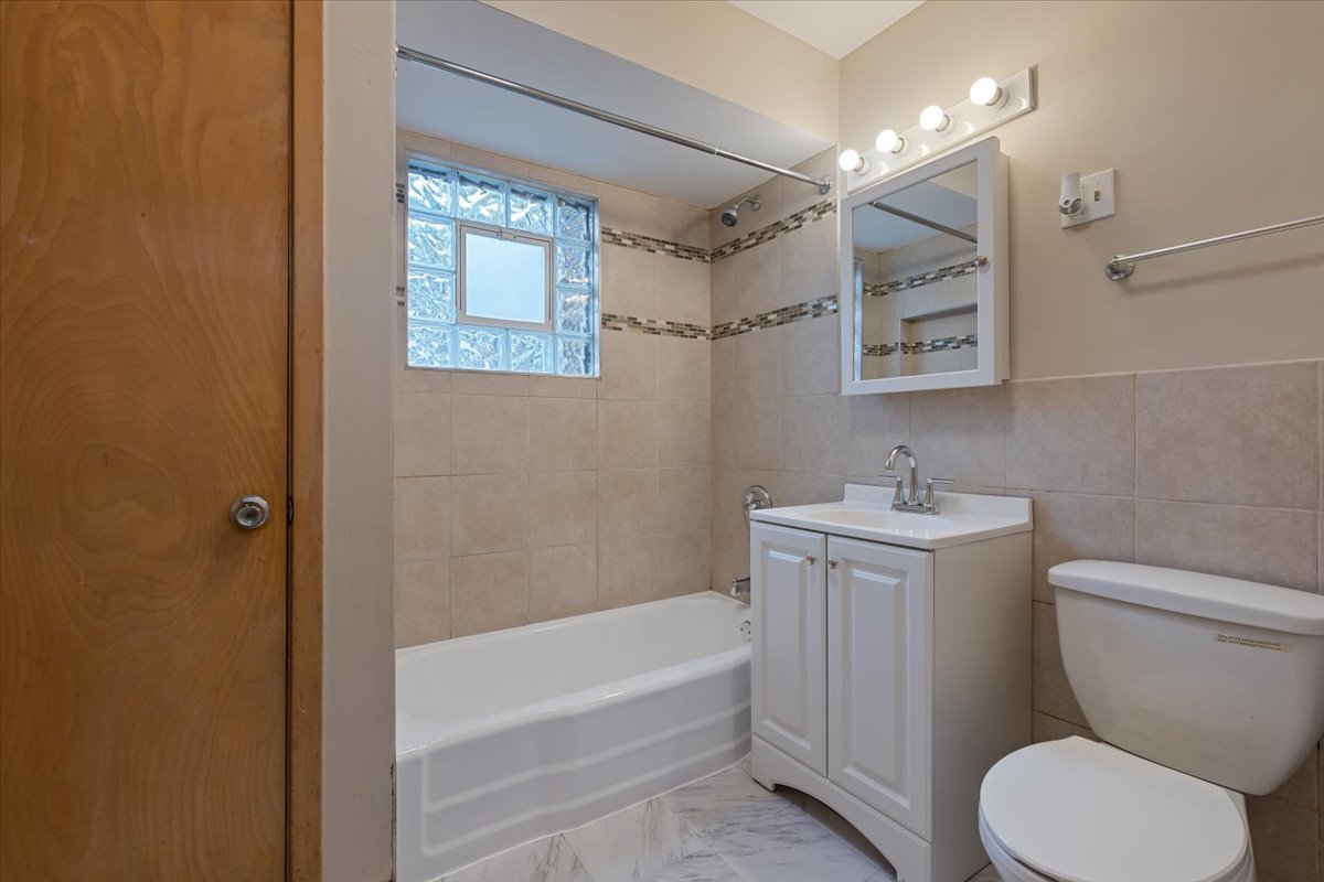 5323 Lee Street Property Photo 14