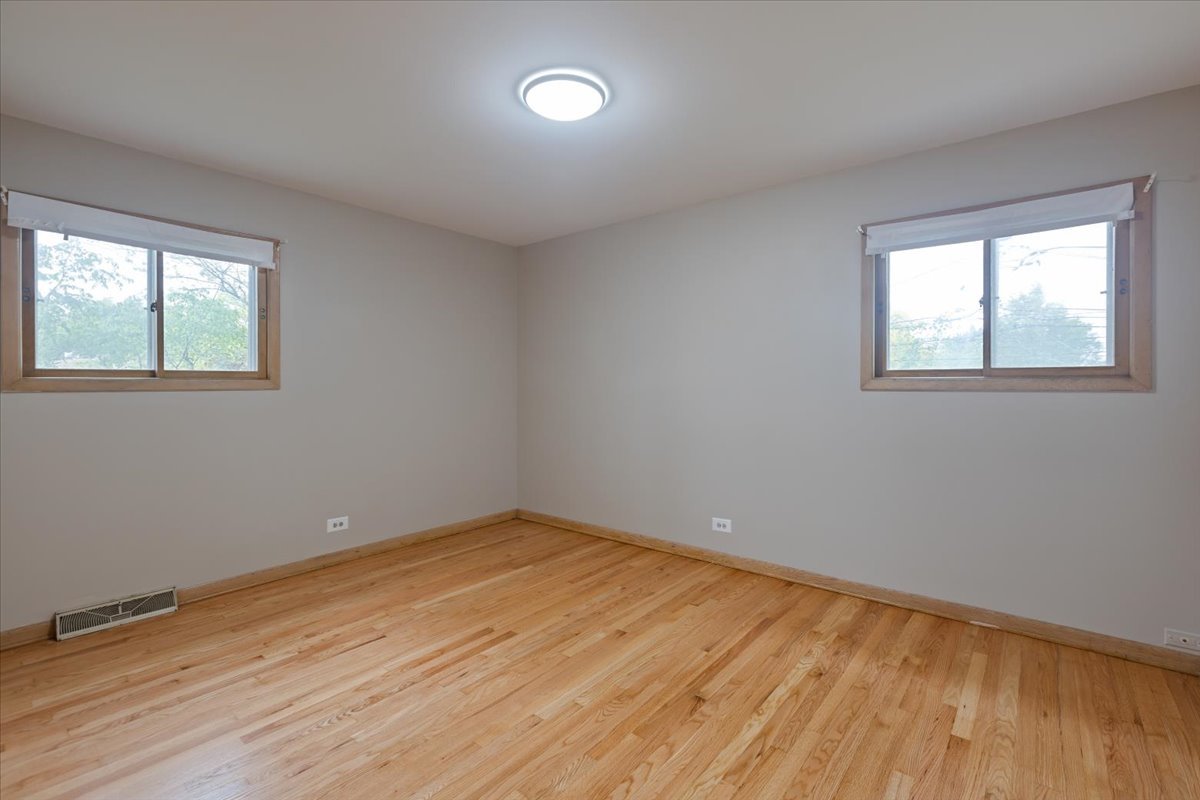5323 Lee Street Property Photo 16