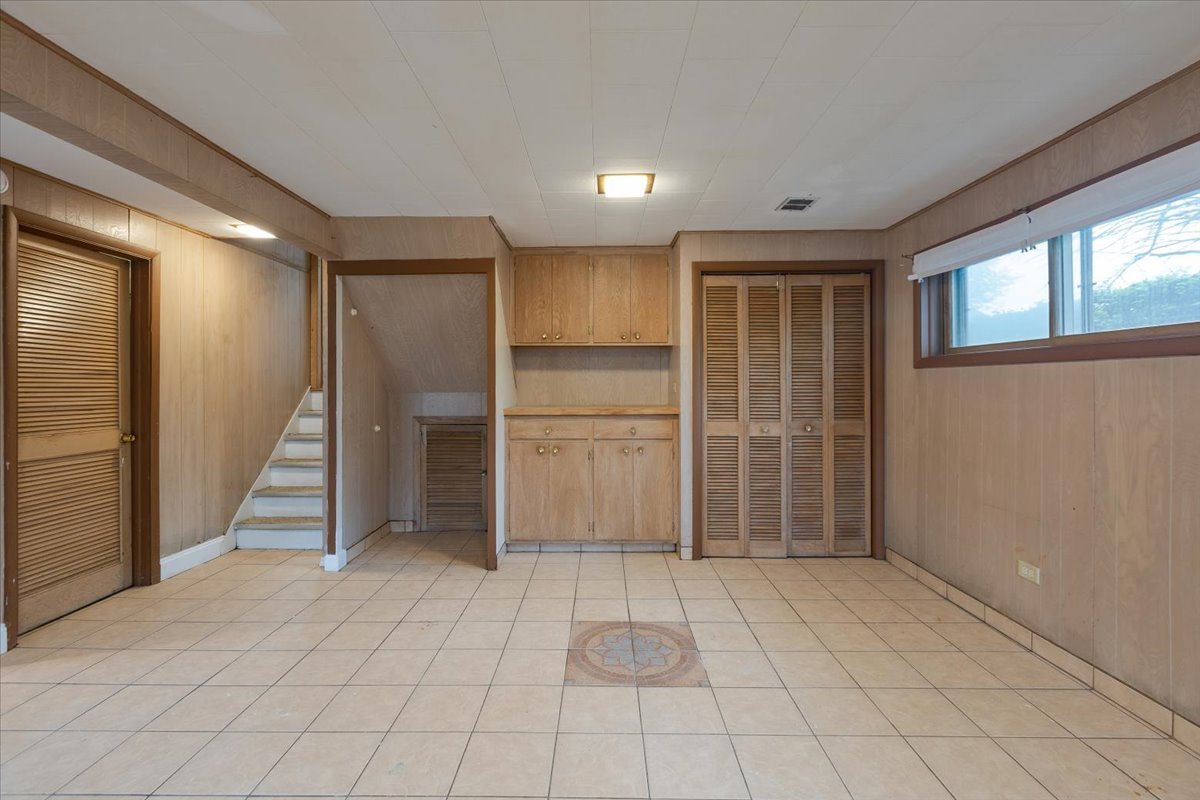 5323 Lee Street Property Photo 19