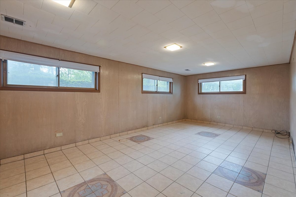 5323 Lee Street Property Photo 20
