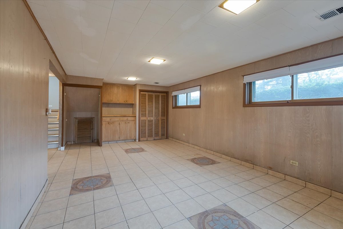 5323 Lee Street Property Photo 21