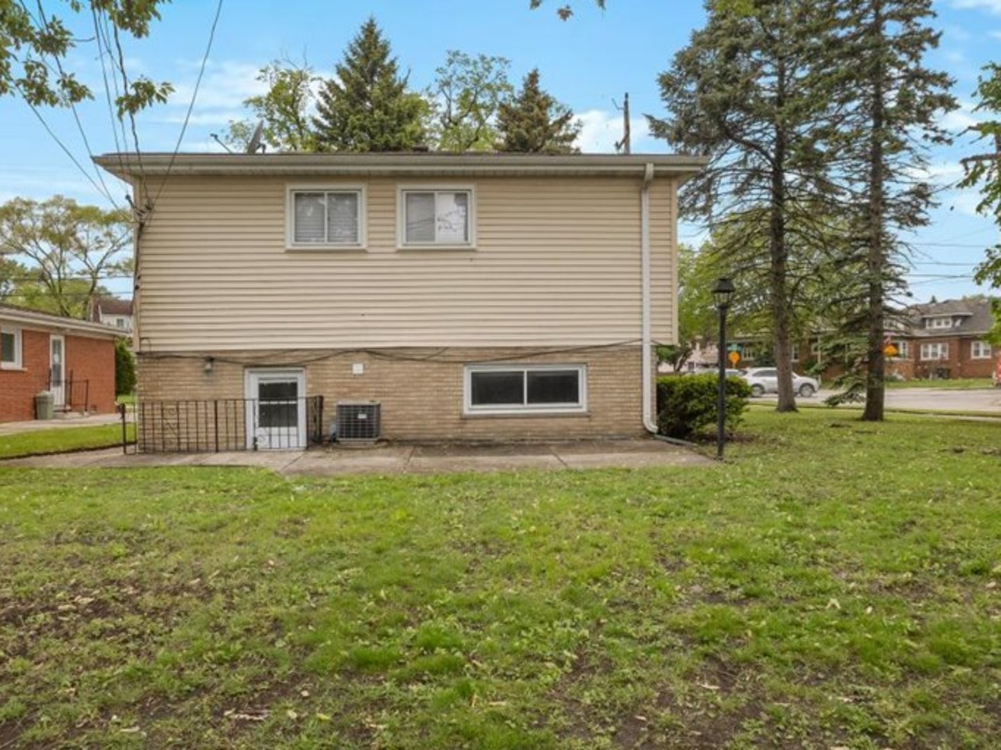 5323 Lee Street Property Photo 25