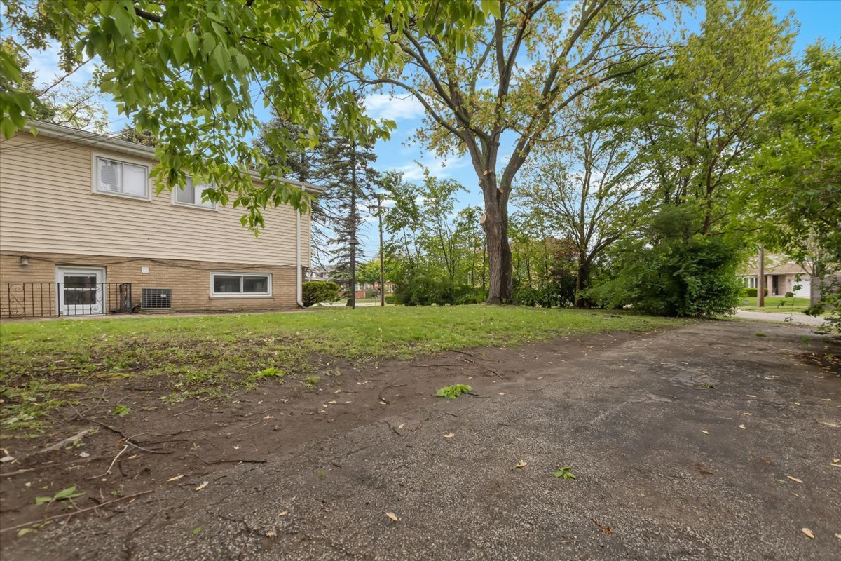 5323 Lee Street Property Photo 26