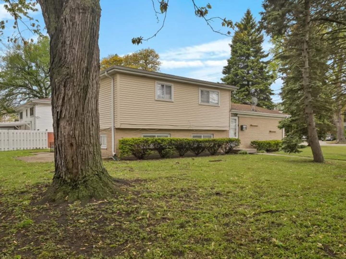 5323 Lee Street Property Photo 27