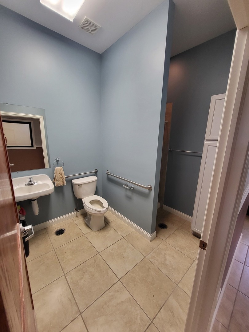 2551 Division Street 103 Property Photo 9