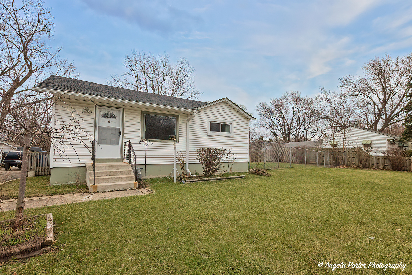 2921 N Lewis Avenue Property Photo