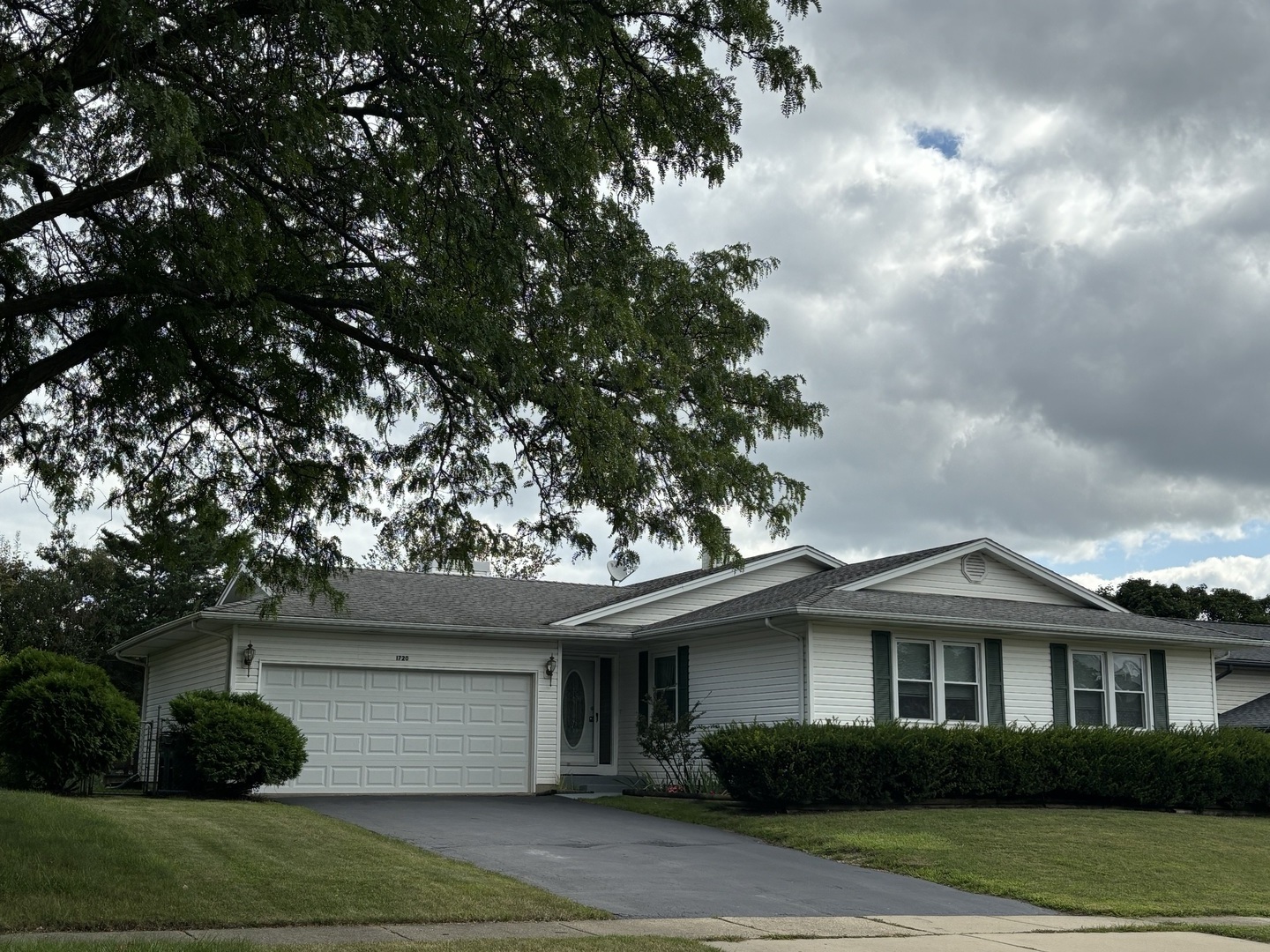 1720 W Parkside Drive Property Photo