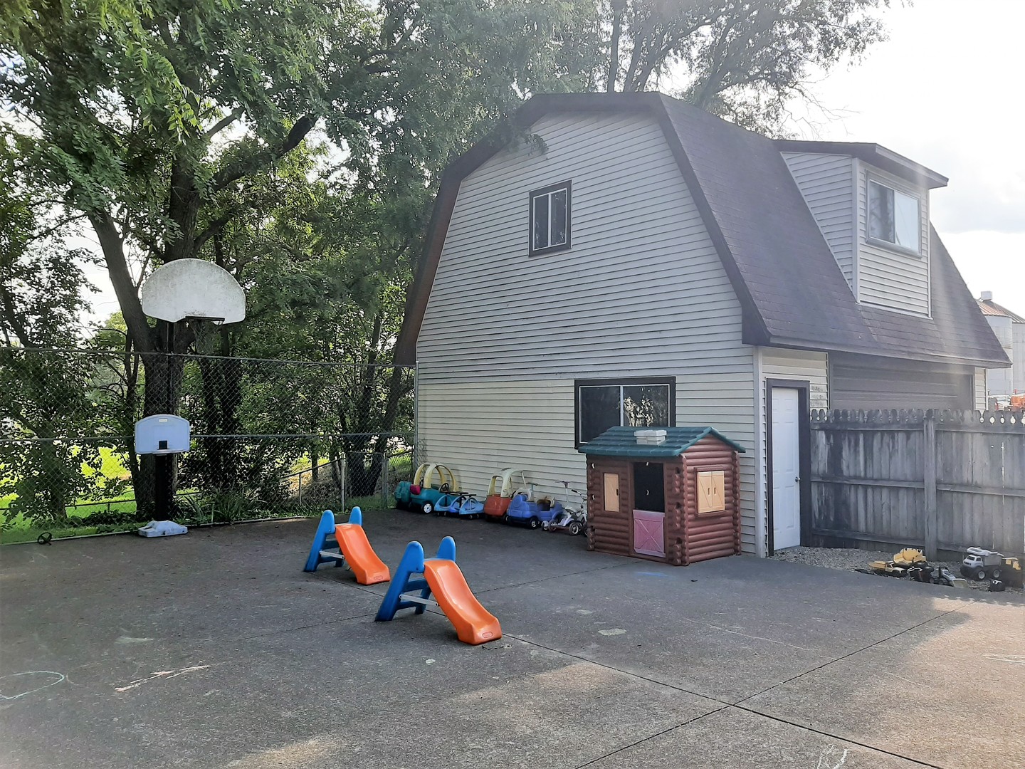 250 Peru Street Property Photo 22
