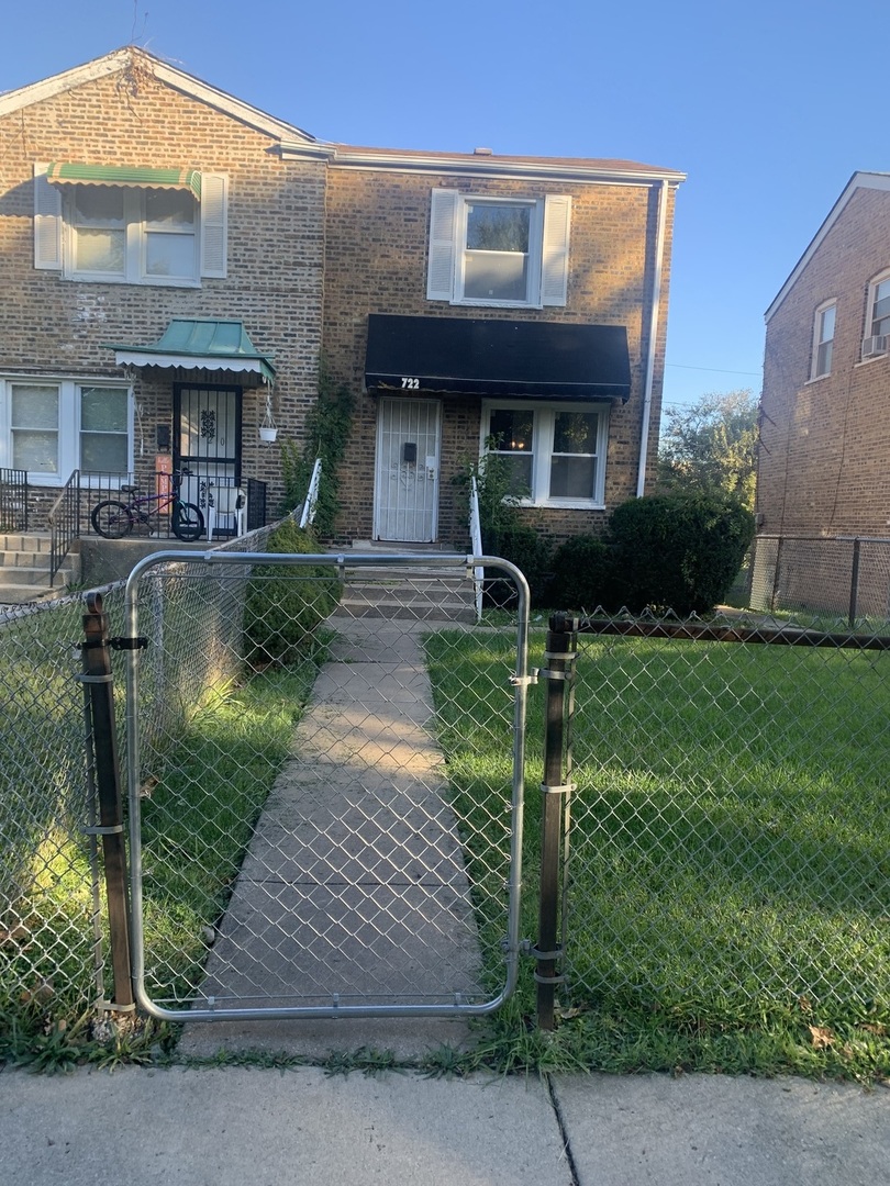 722 E 105th St Property Photo 1