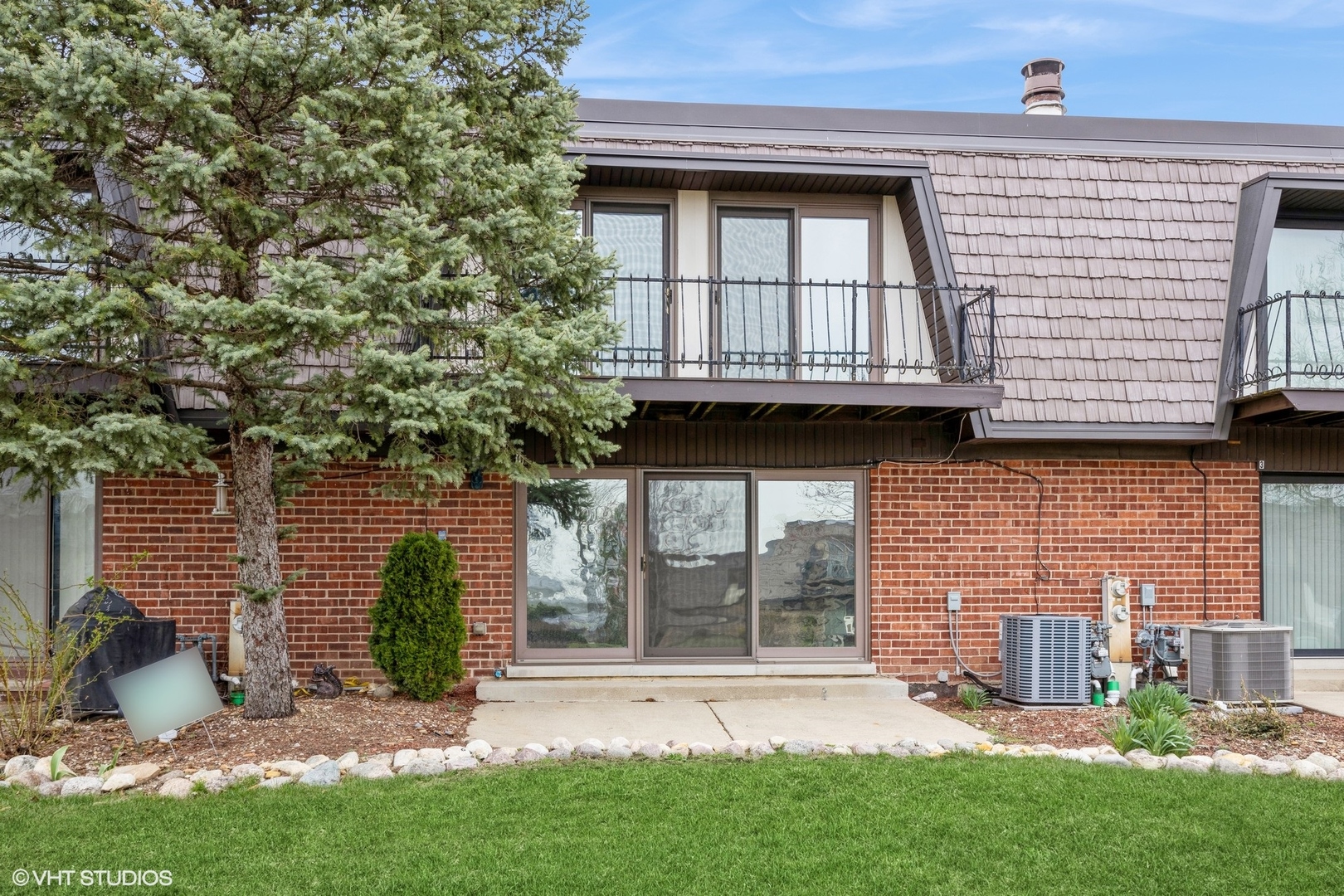 4 Cour La Salle Court Property Photo
