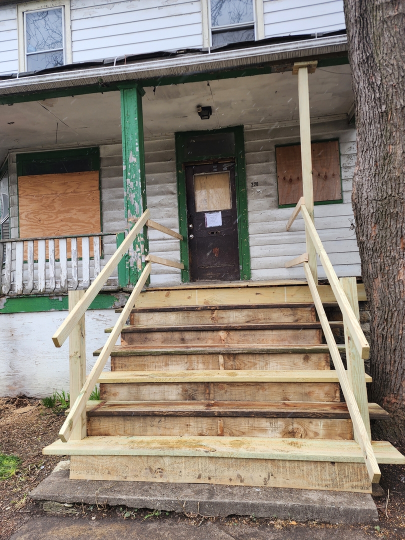 220 N Lorel Avenue Property Photo 4