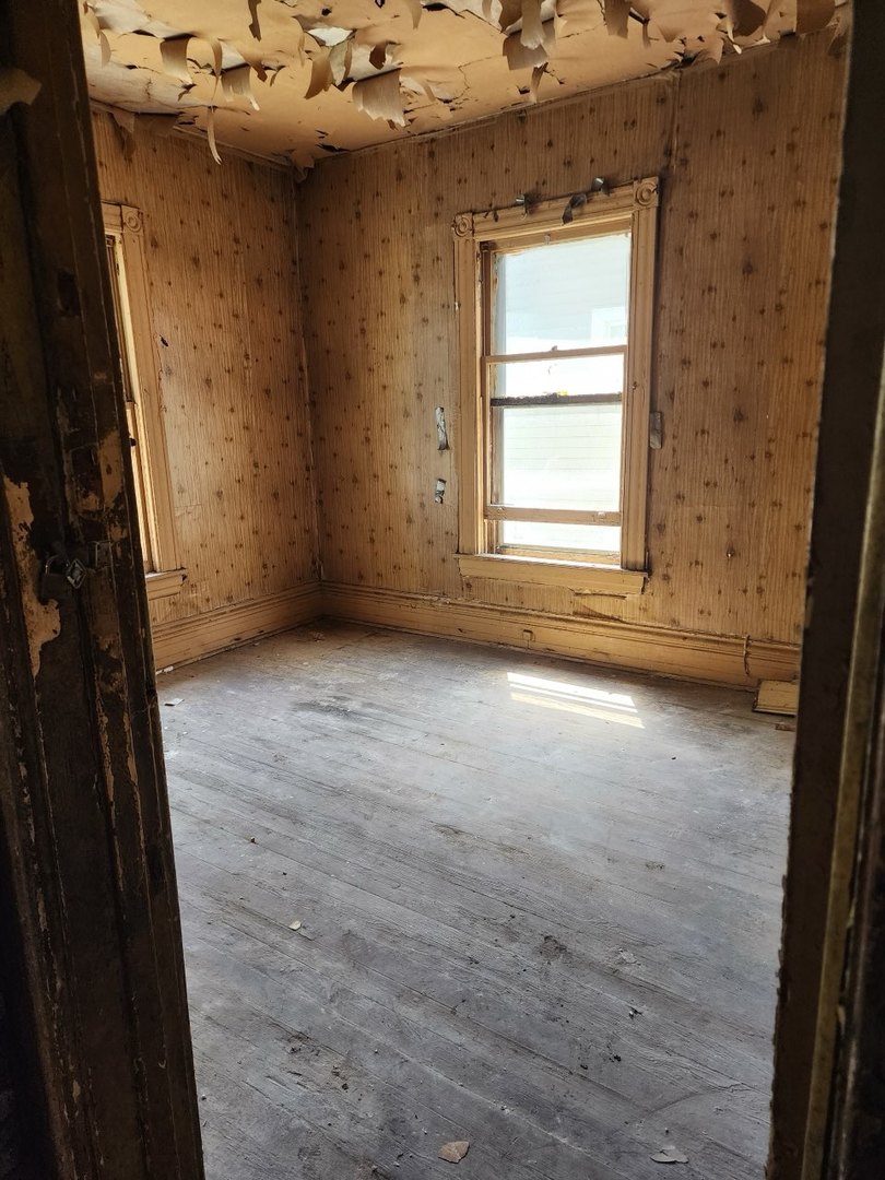 220 N Lorel Avenue Property Photo 9