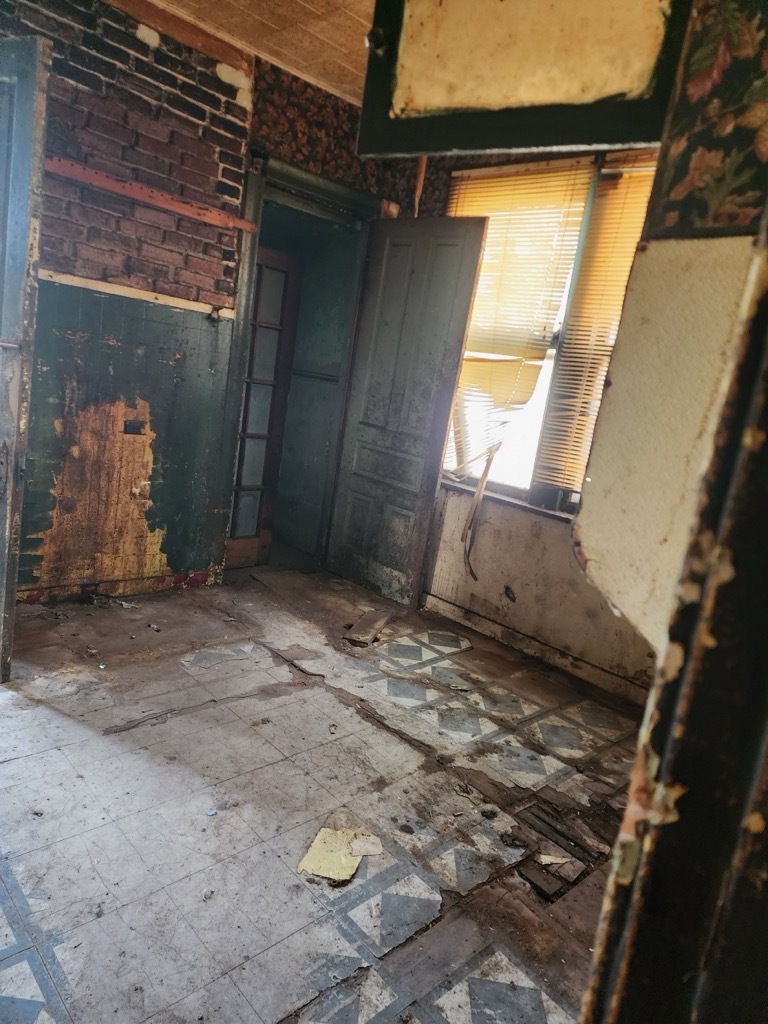 220 N Lorel Avenue Property Photo 11