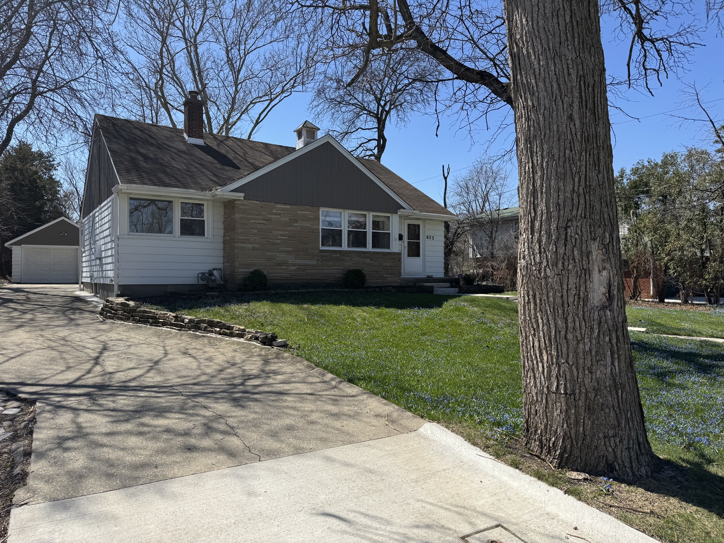 623 E Highland Avenue Property Photo